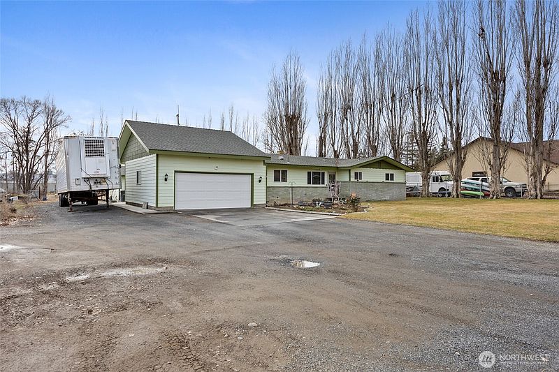 3rd image of 8507 NE Hillcrest Drive