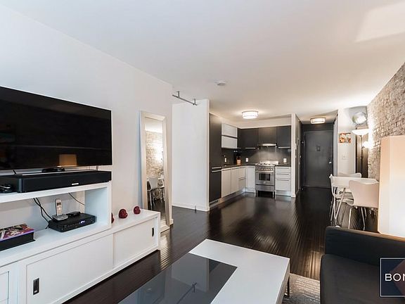 2nd image of 77 Bleecker St APT 515W