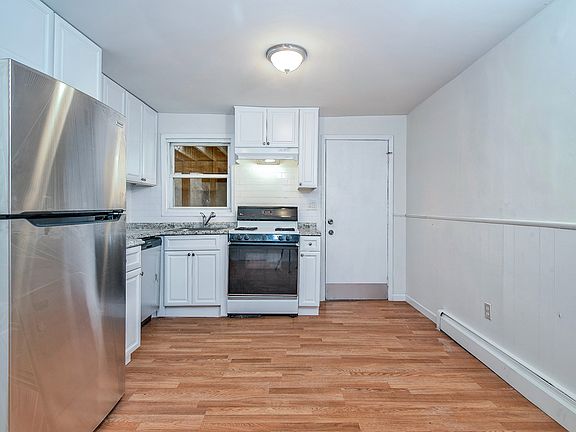 5th image of 176 McWhorter St APT 1
