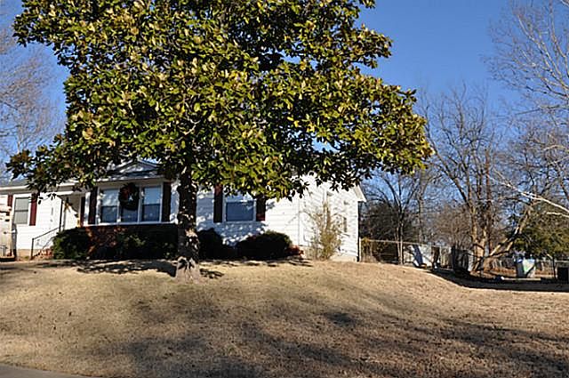 1st image of 304 Elm Dr