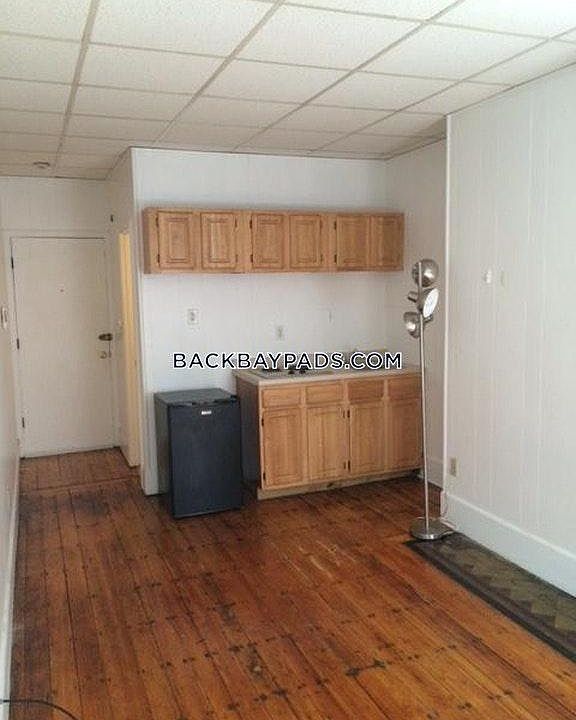2nd image of 272 Newbury St APT 2B