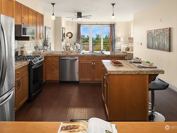 5th image of 1880 25th Avenue NE #315