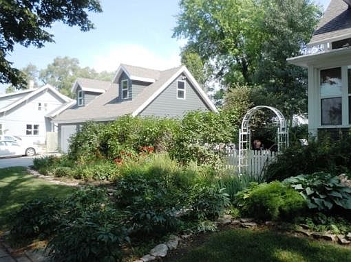 3rd image of 223 E Huron St