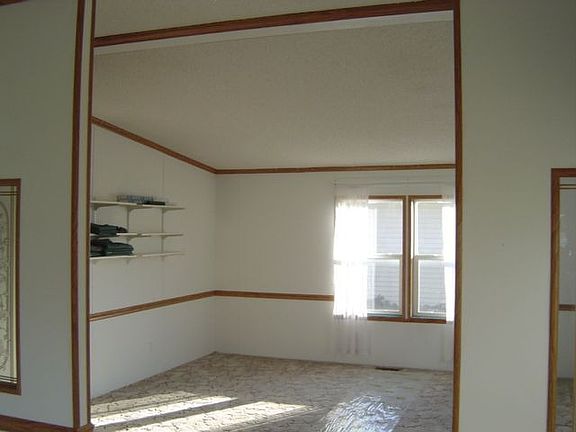 5th image of 19216 Eastwood Dr