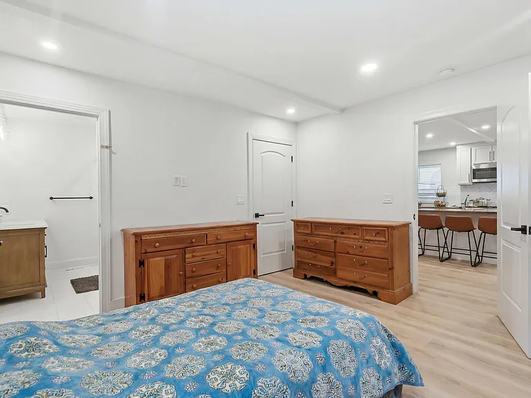 411 Edwin St #A — Photo 11