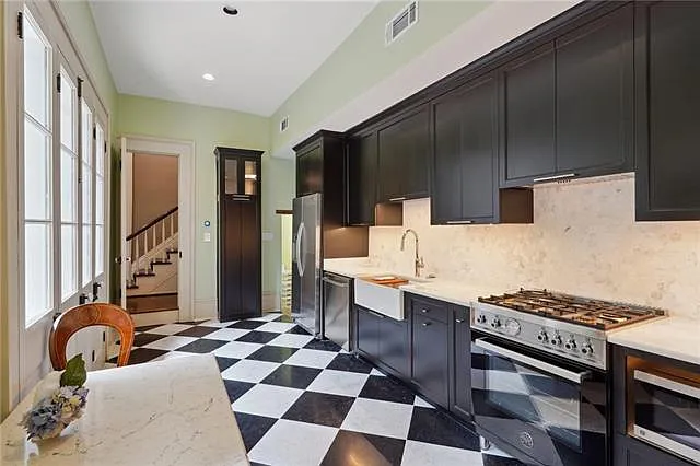 839 Dumaine St — Photo 11
