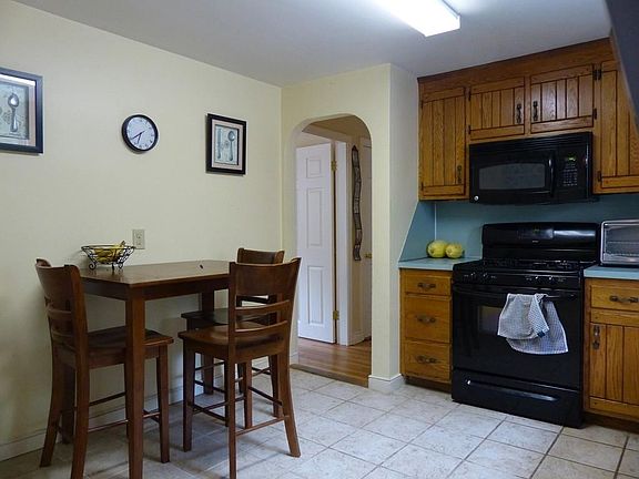2nd image of 317 Sycamore St #317