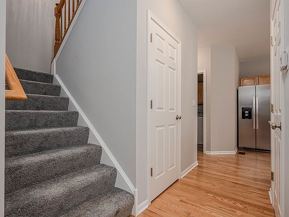 5th image of 134 Woodview Ct #134