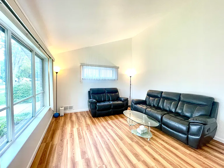 1322 Elliott Ave — Photo 7