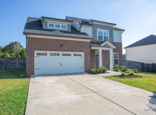 634 Whirlaway Dr, Burns, TN 37029