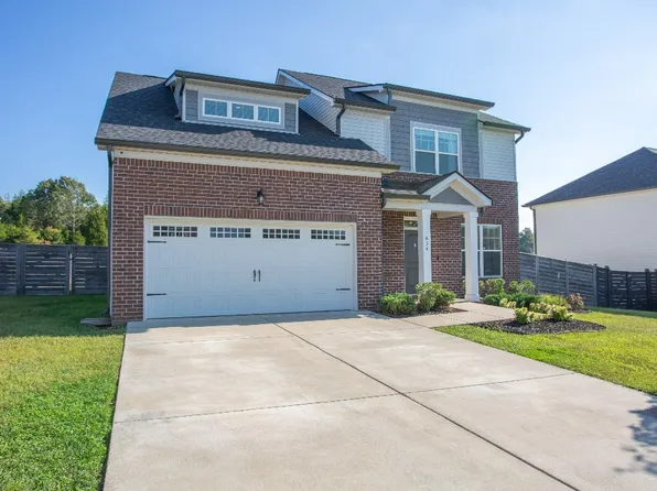 634 Whirlaway Dr, Burns, TN 37029