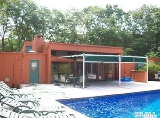 31 N Quarter Rd, Westhampton, NY 11977