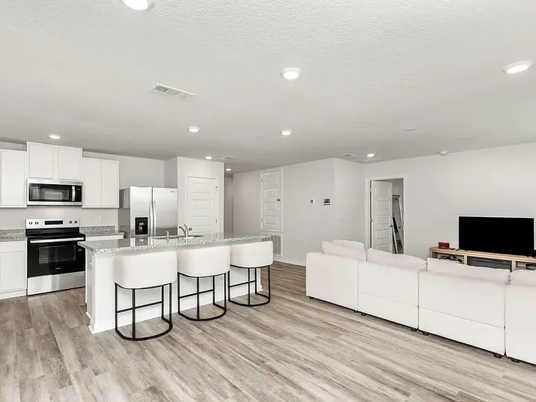 3418 Phoenix Ct — Photo 4