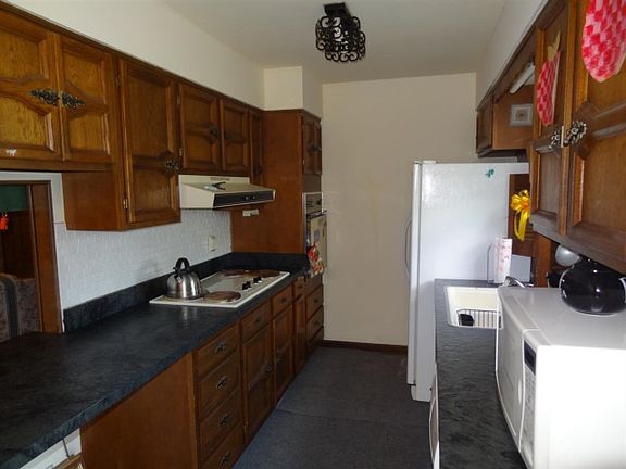 5th image of 2415 Saratoga Dr