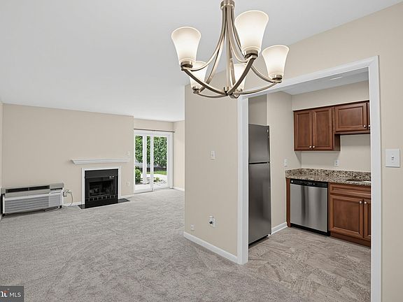 3rd image of 2034 Lucas Ln
