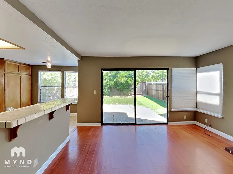 4721 Shannondale Dr — Photo 4