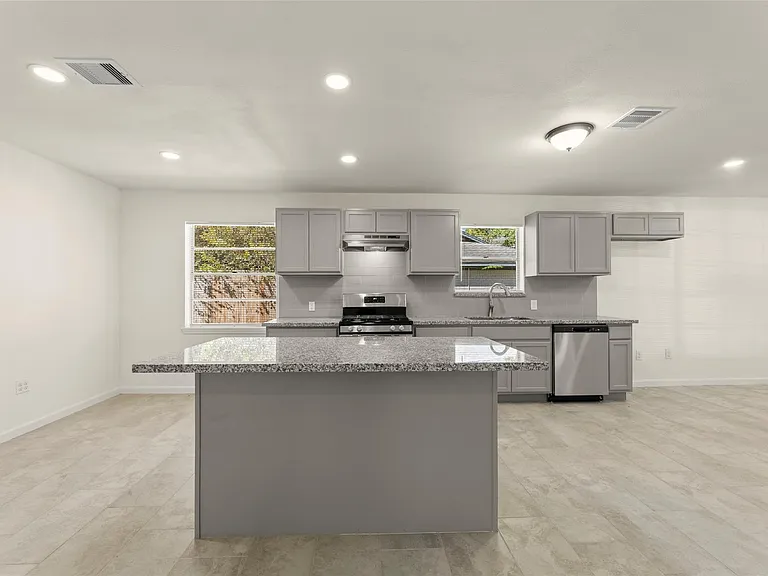 22019 Kenchester Dr — Photo 8
