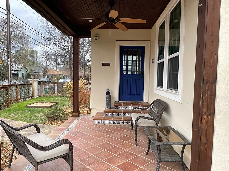 1212 E 3rd St #A — Photo 3
