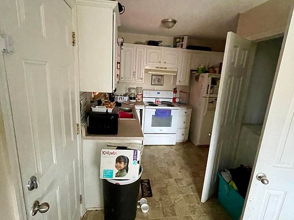 2nd image of 3808 Grace Ave