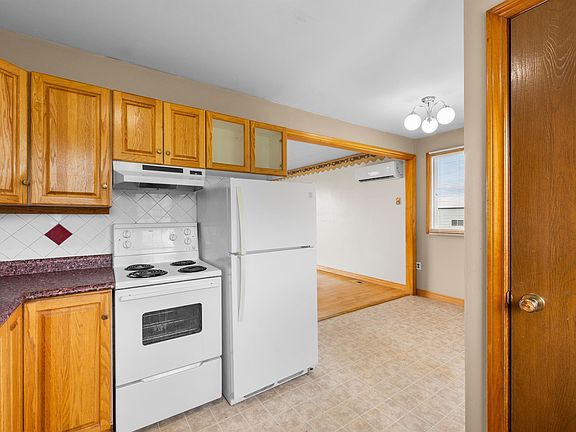 4th image of 3079 E Point Rd