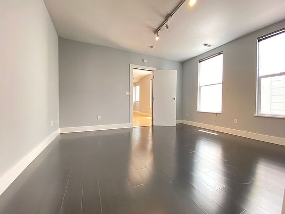 2nd image of 1556 Howard St #1