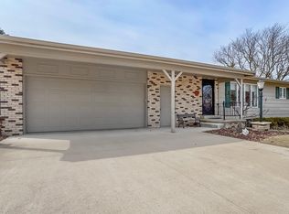1604 Club View Dr, Hampton, IA 50441