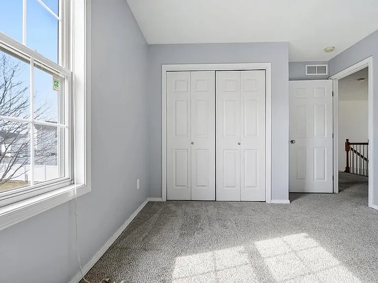 2719 Gill St — Photo 5