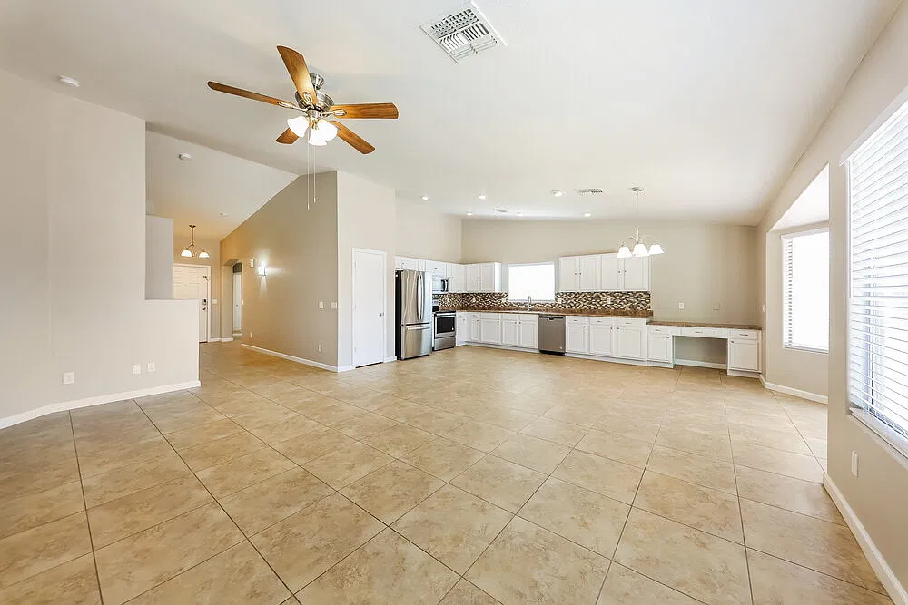 4 bed, 2.0 bath, 1844 sqft, $2,160 — Photo 4