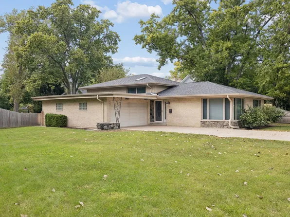 652 S Poplar Ave, Elmhurst, IL 60126