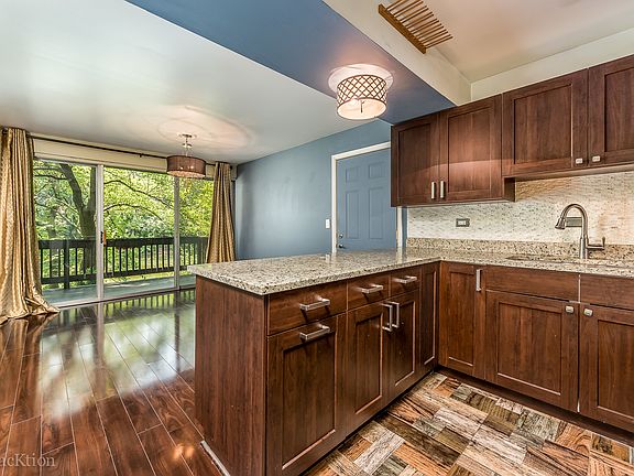 4th image of 5533 E Lake Dr APT A