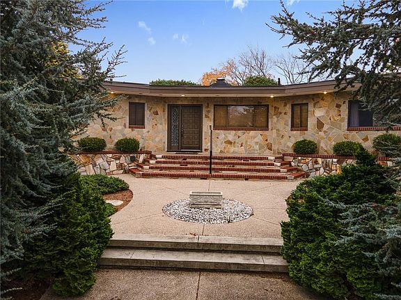 3rd image of 45 Breezy Lake Dr