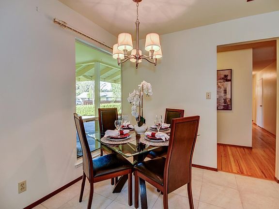 4th image of 2832 Burl Ct