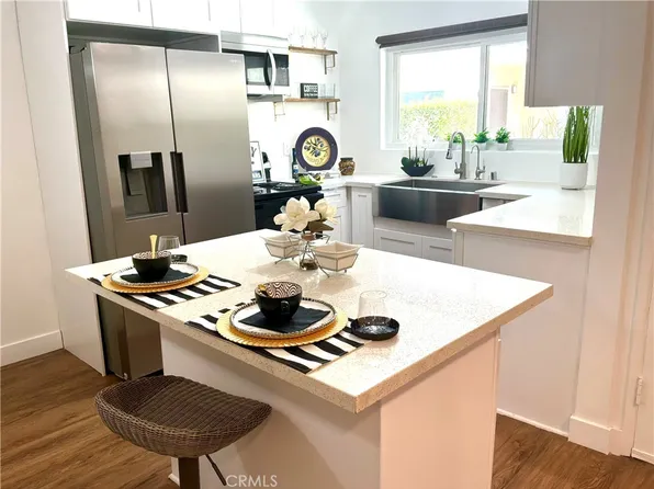 5232 Corteen Pl Unit 7, Valley Village, CA 91607