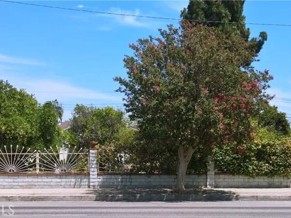 10218 Hayvenhurst Ave, North Hills, CA 91343