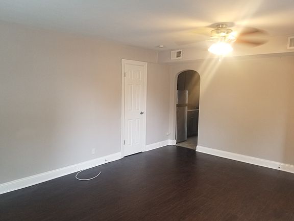 2nd image of 341 Des Peres Ave