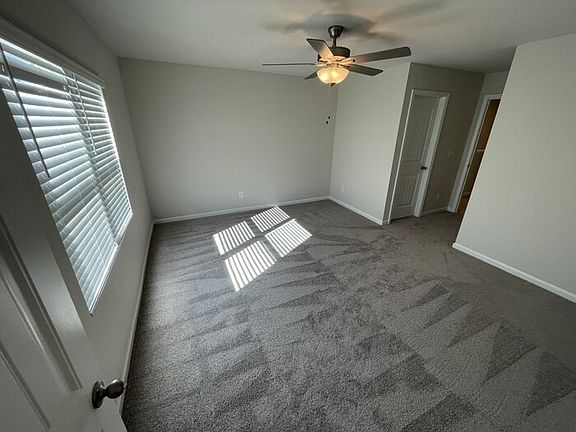 3rd image of 1055 Peony Ln