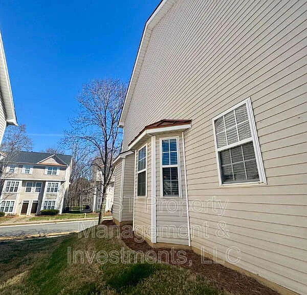 8130 Kings Creek Dr — Photo 36
