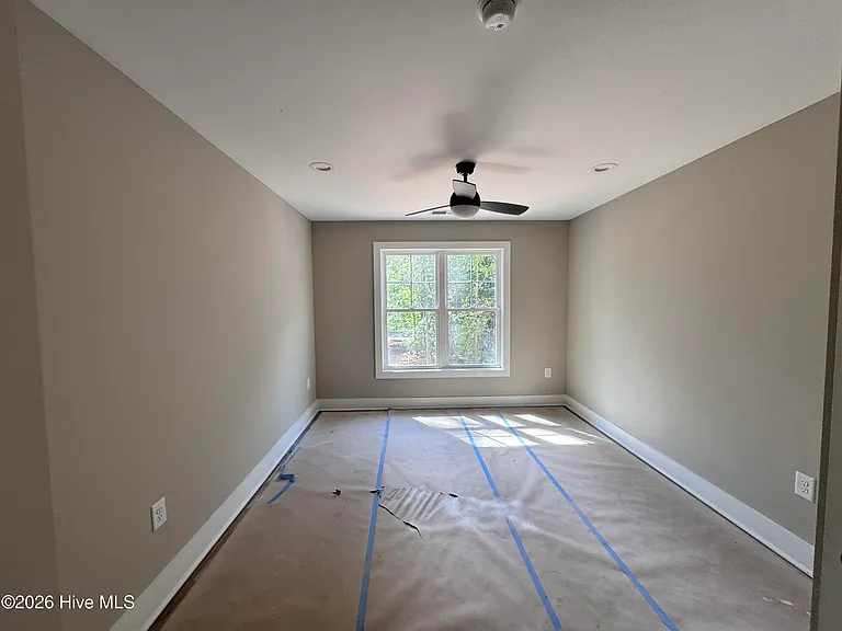 662 Wren Ln — Photo 8