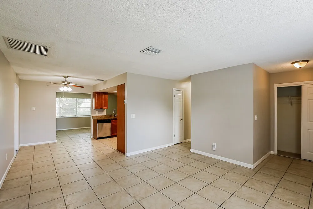 2 bed, 1.5 bath, 1307 sqft, $2,095 — Photo 3