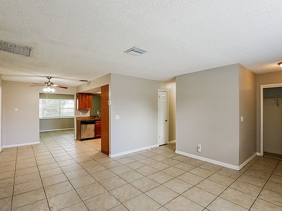 3rd image of 613 SE Starfish Ave