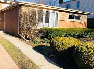 9529 Kenneth Ave, Skokie, IL 60076