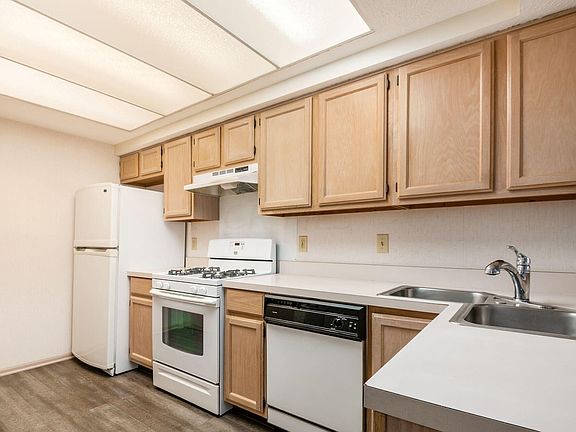 5th image of 3703 Falls Circle Dr