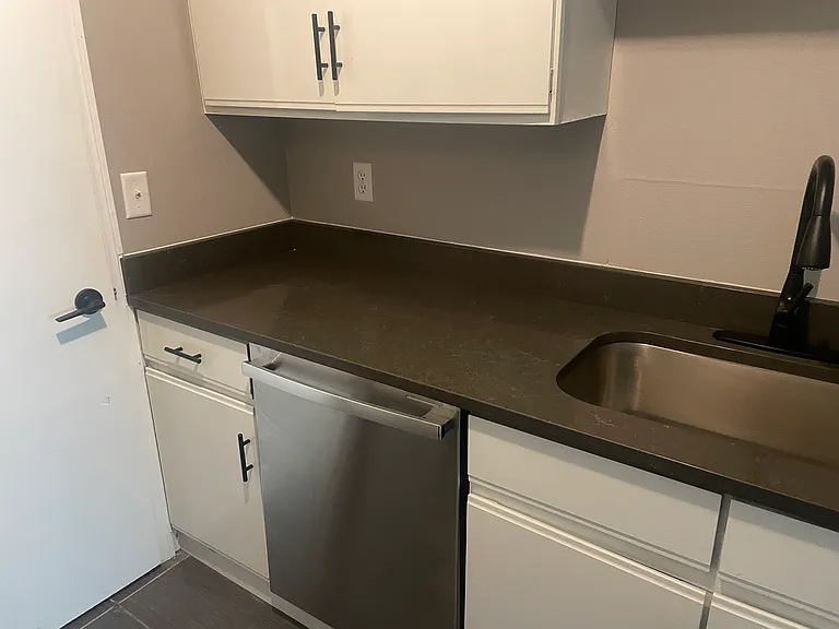 5155 Seaton Hall Dr #4 — Photo 2