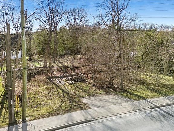 2nd image of 285 Main St S