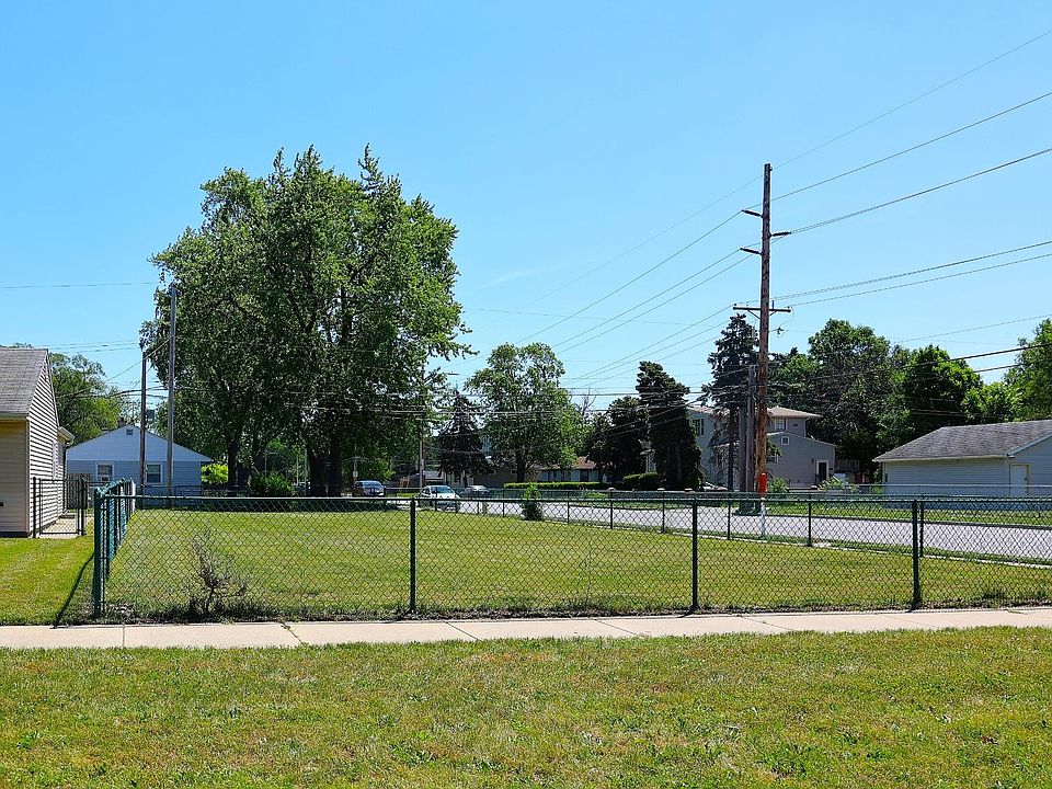 2nd image of 7449 White Oak Ave