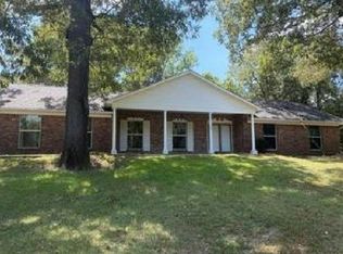 910 Newitt Vick Dr, Vicksburg, MS 39183