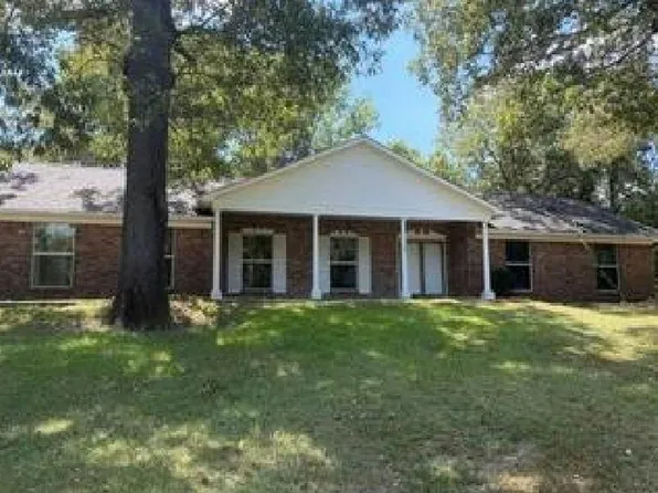 910 Newitt Vick Dr, Vicksburg, MS 39183