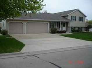2079 Ridgecrest Ln, Menasha, WI 54952