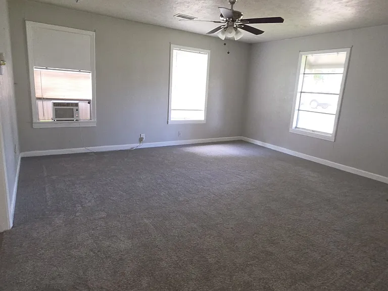 1218 Wagner St — Photo 4