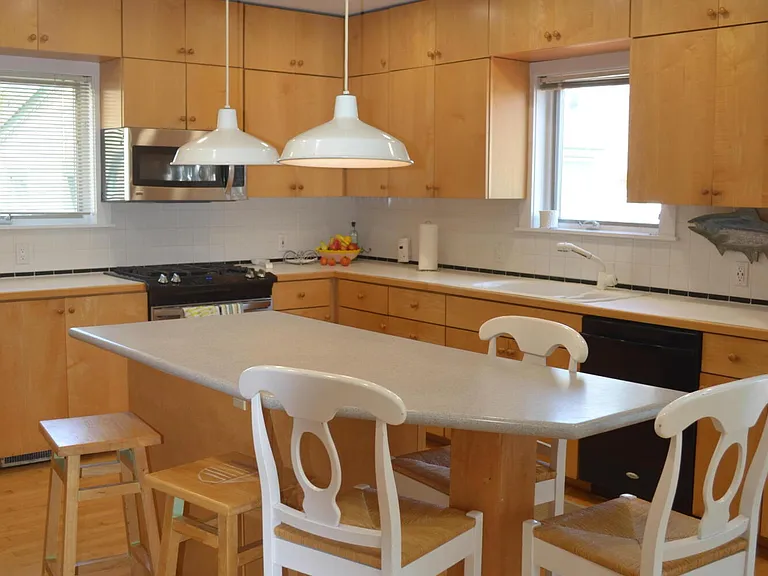 15 Ortley Ave — Photo 5